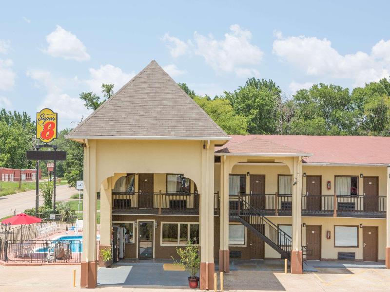 Super 8 By Wyndham Shreveport image