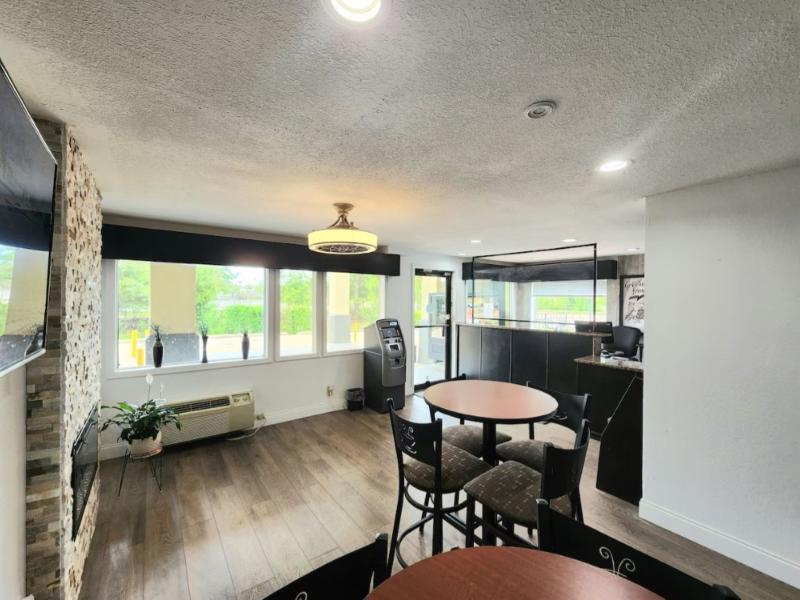 Super 8 By Wyndham Shreveport image