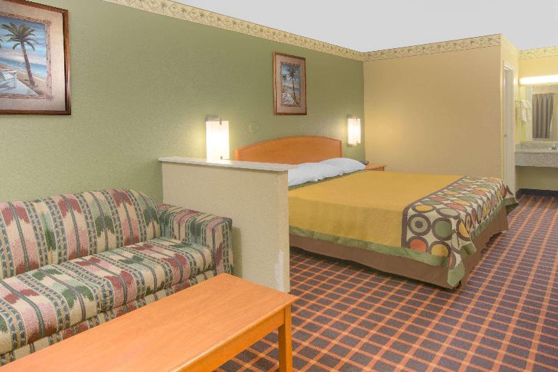 Super 8 By Wyndham Shreveport image