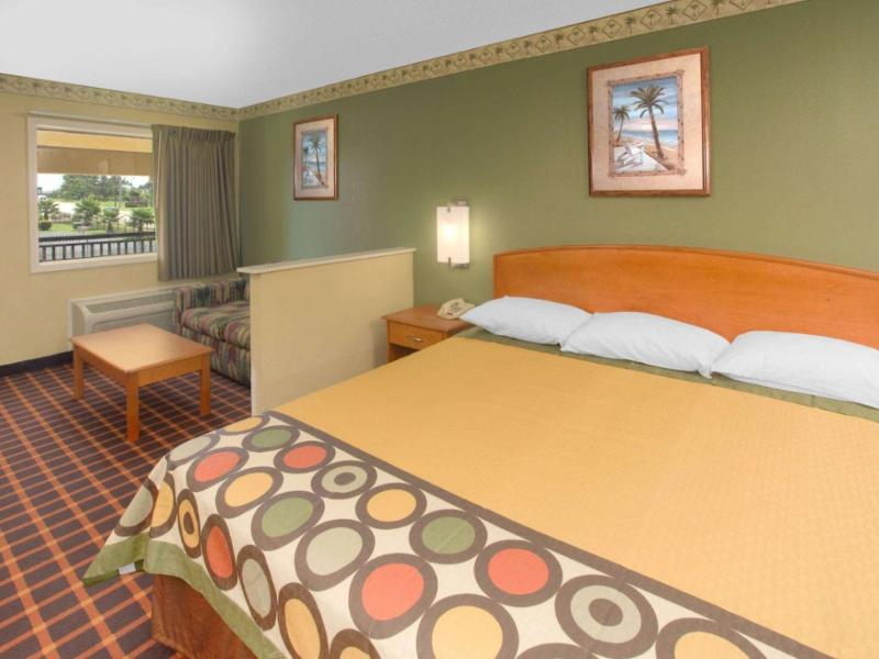 Super 8 By Wyndham Shreveport image