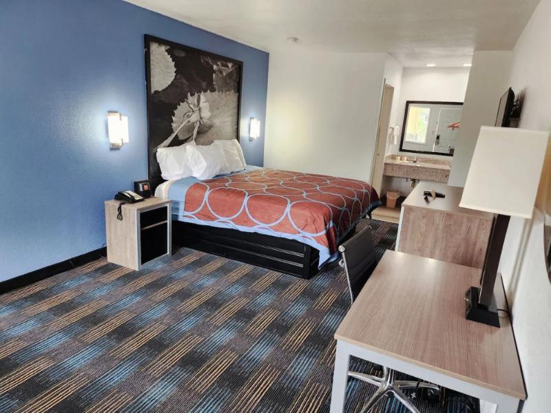 Super 8 By Wyndham Shreveport image