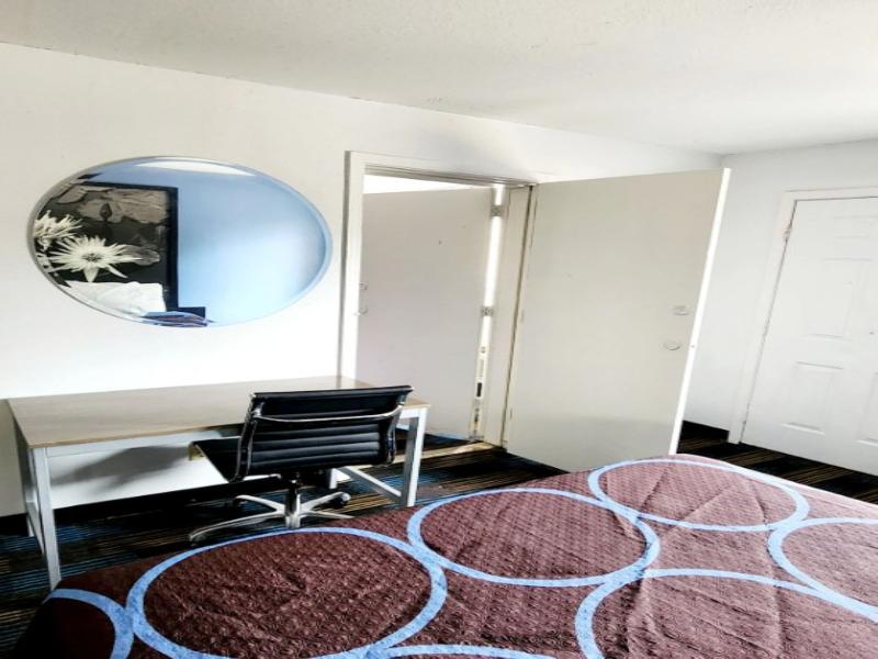 Super 8 By Wyndham Shreveport image