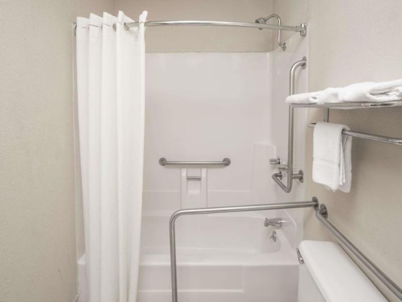 Super 8 By Wyndham Shreveport image