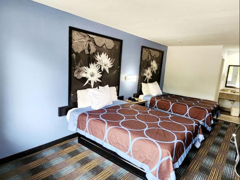 Super 8 By Wyndham Shreveport image