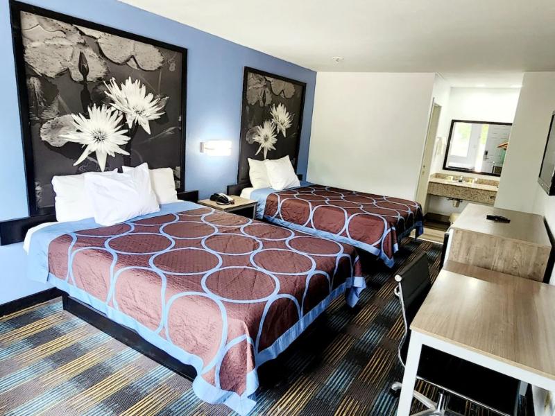 Super 8 By Wyndham Shreveport image