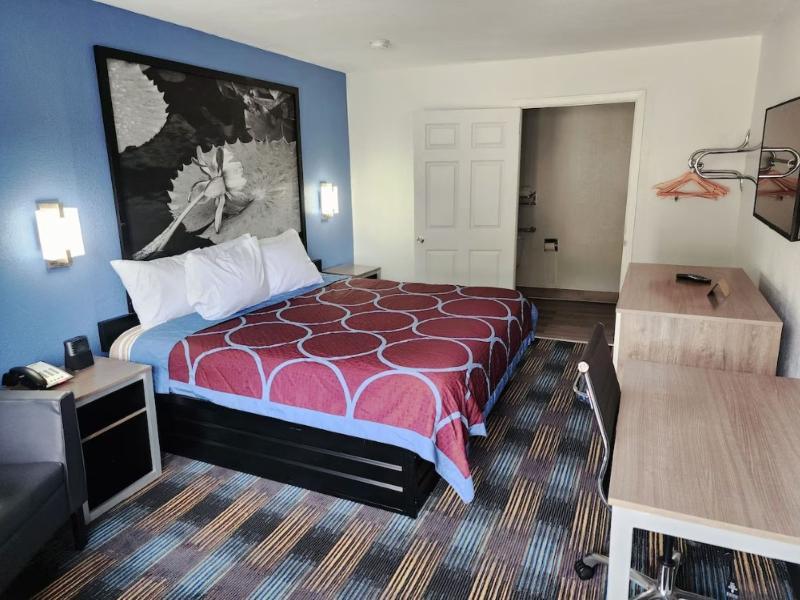 Super 8 By Wyndham Shreveport image