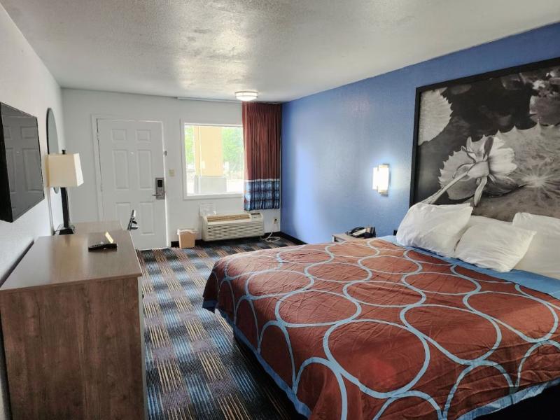 Super 8 By Wyndham Shreveport image