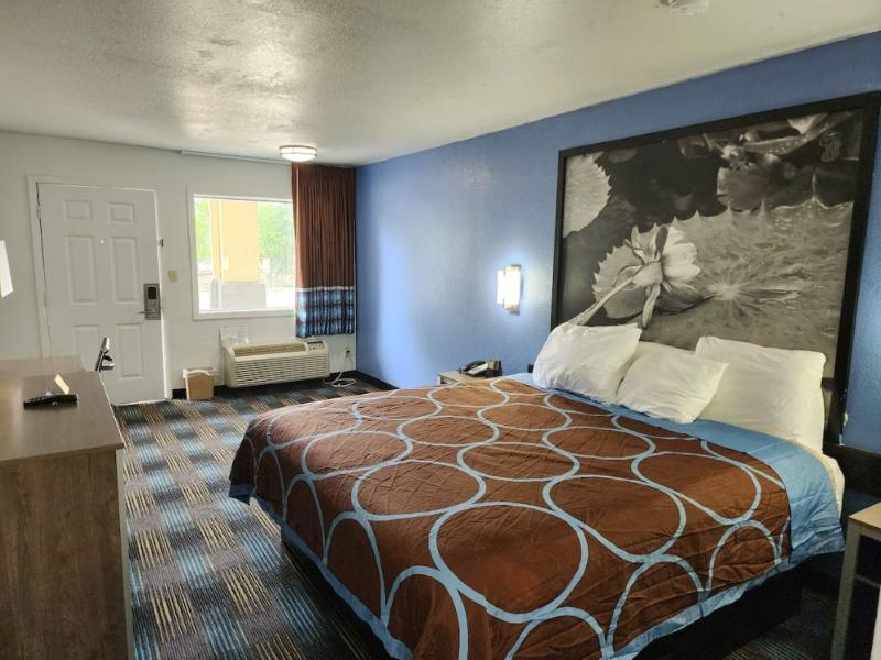 Super 8 By Wyndham Shreveport image