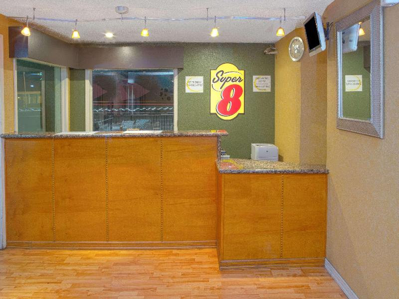Super 8 By Wyndham Shreveport image