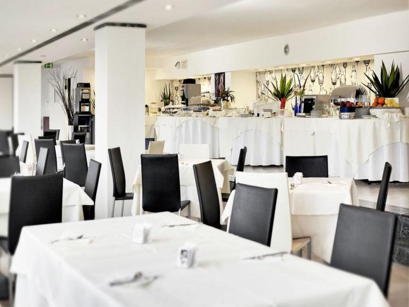 Mediterraneo Palace image
