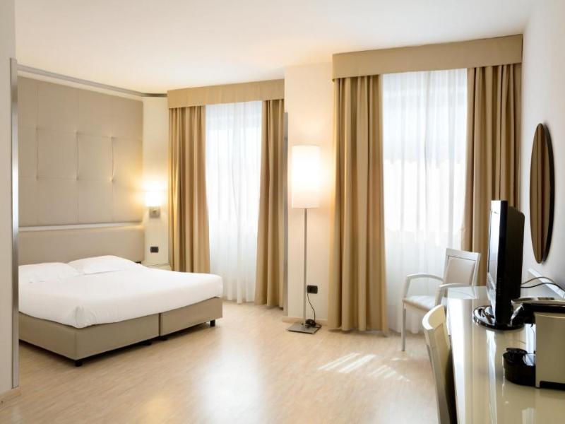 Mediterraneo Palace image