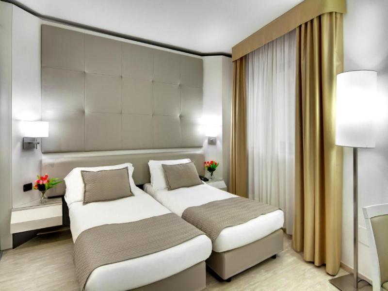 Mediterraneo Palace image