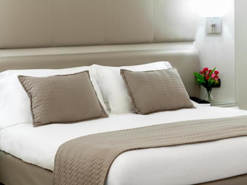 Mediterraneo Palace image