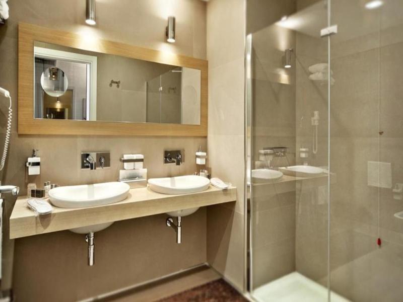 Mediterraneo Palace image