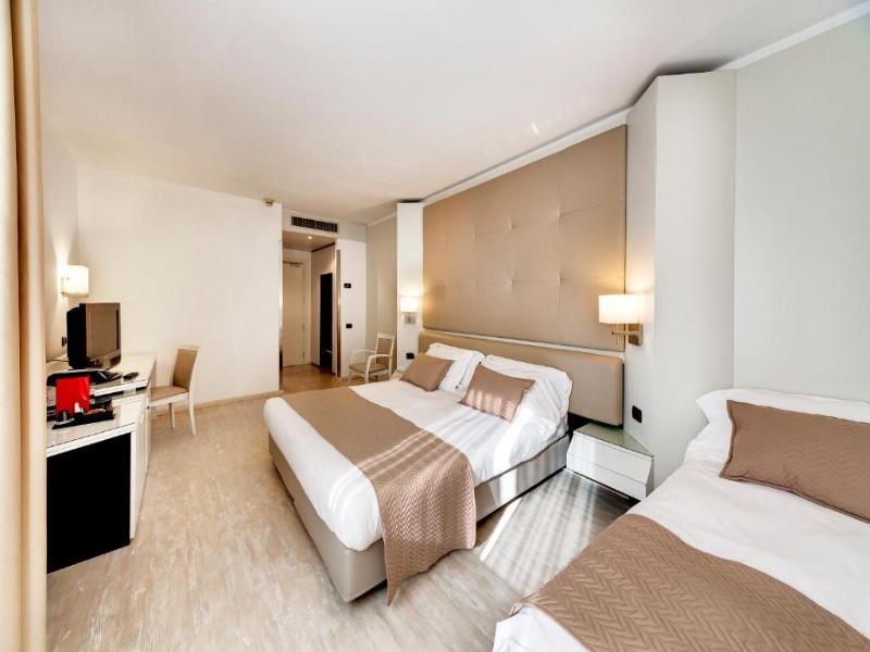 Mediterraneo Palace image