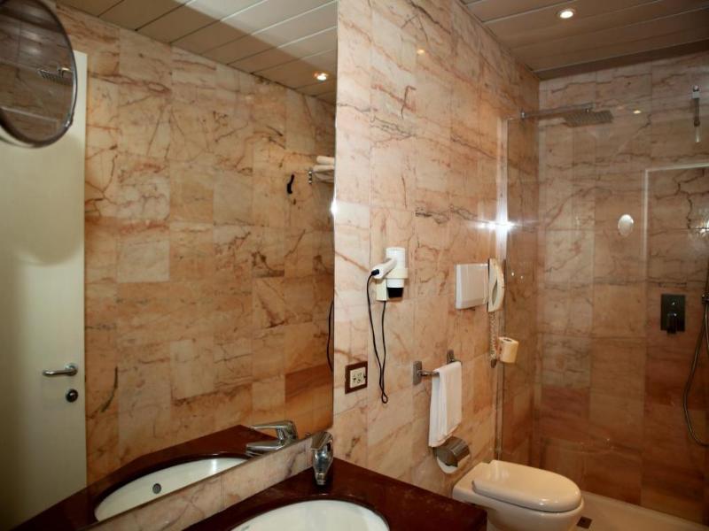 Mediterraneo Palace image