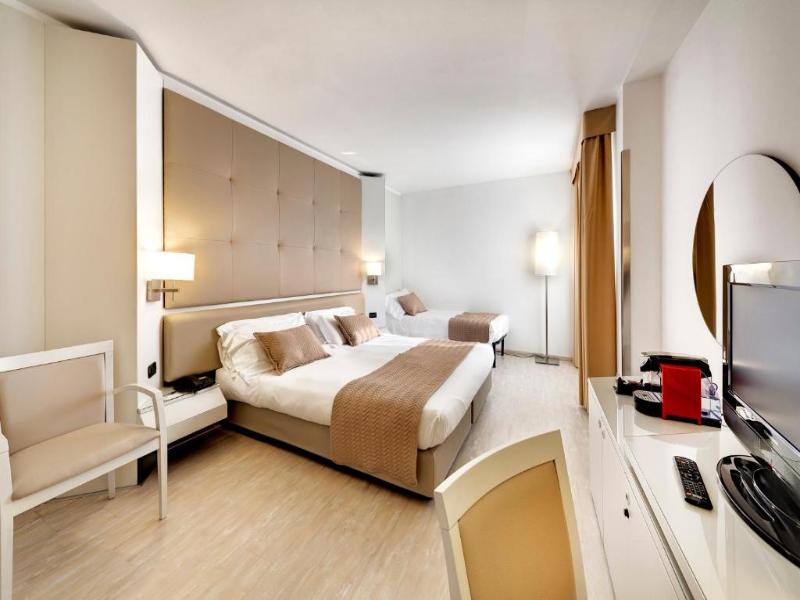 Mediterraneo Palace image
