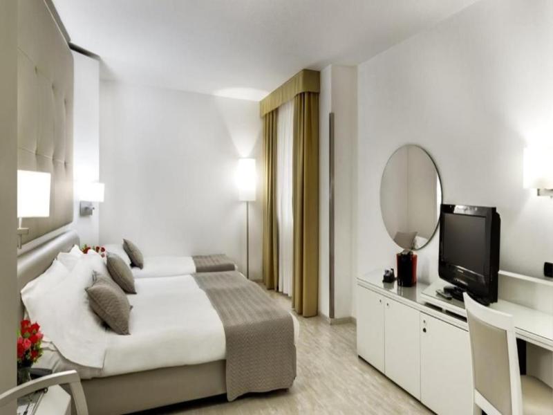 Mediterraneo Palace image