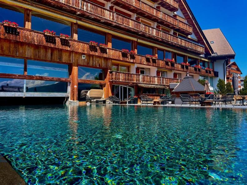 De l'Etrier Hotel Montana image