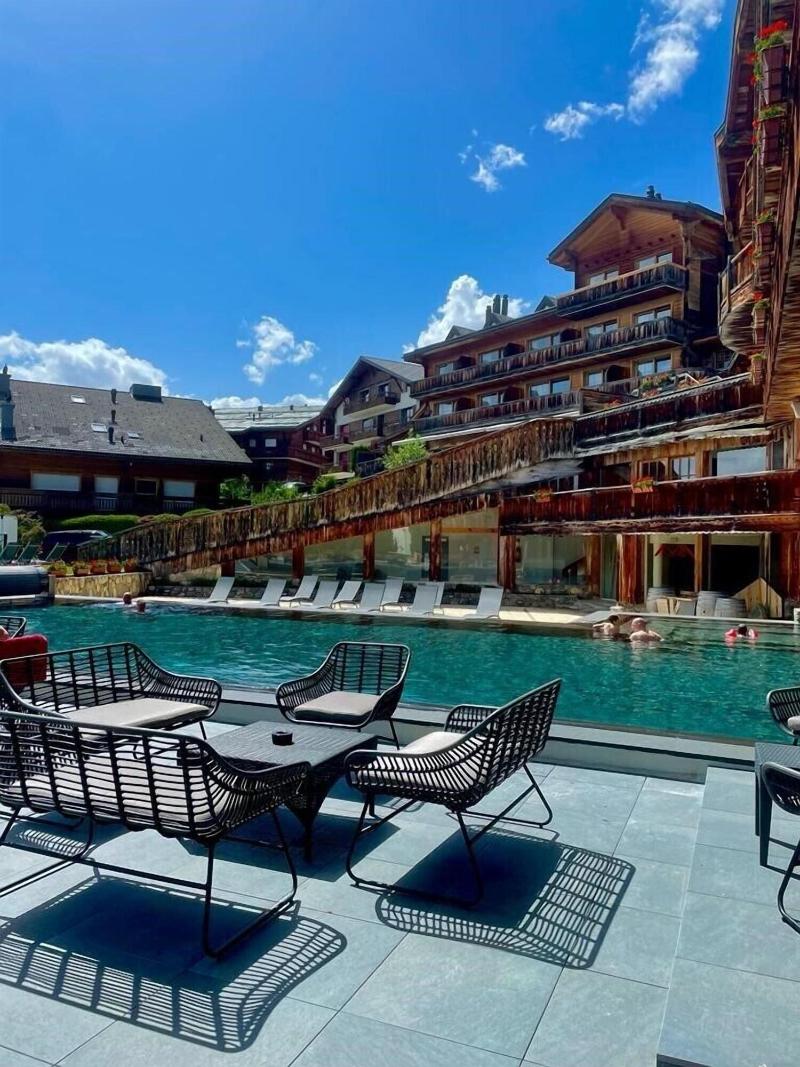 De l'Etrier Hotel Montana image