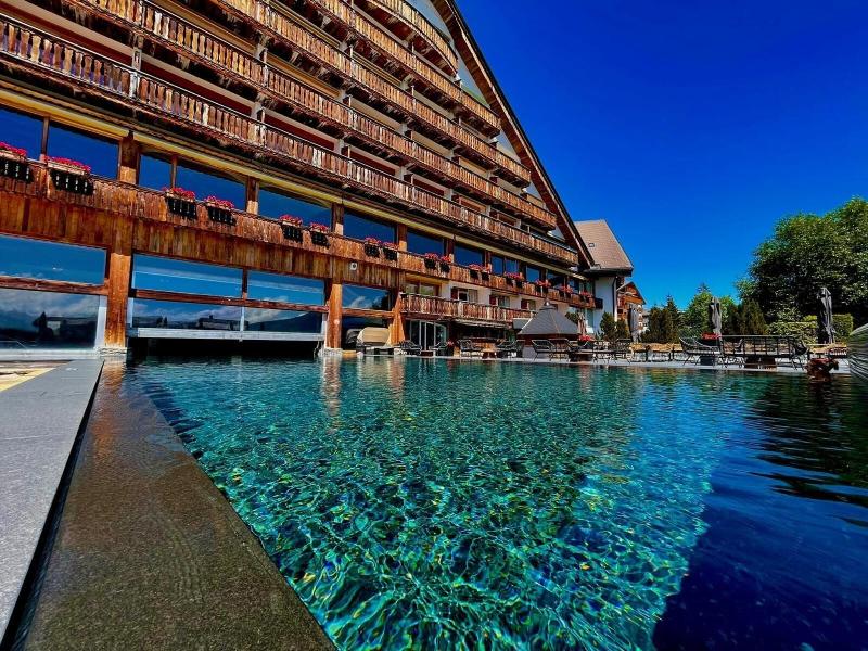 De l'Etrier Hotel Montana image