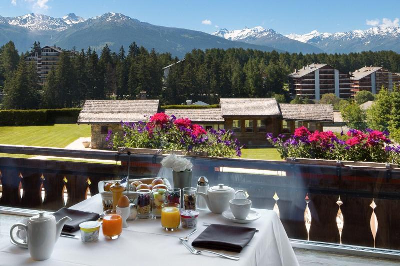 De l'Etrier Hotel Montana image
