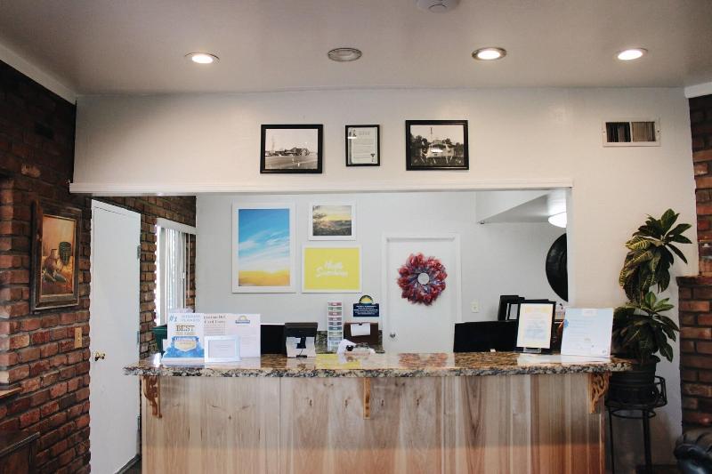 Days Inn by Wyndham Show Low image