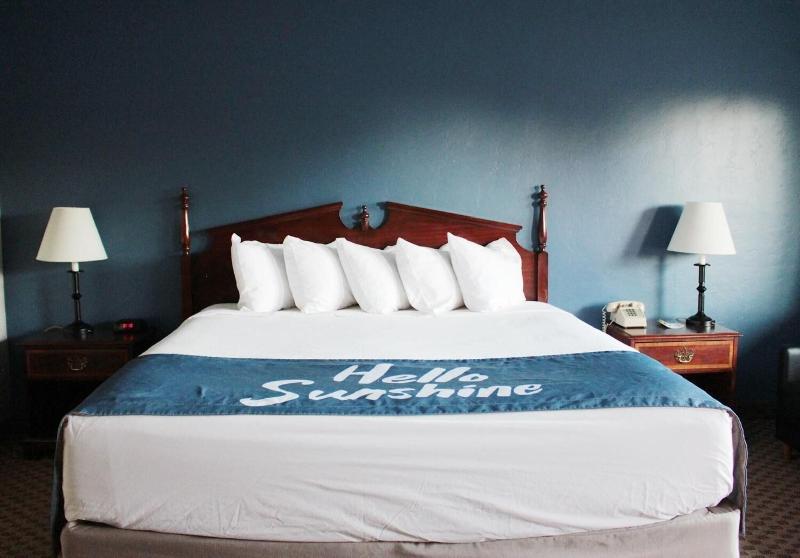 Days Inn by Wyndham Show Low image