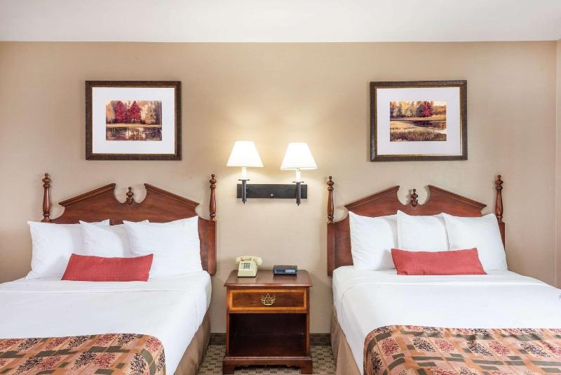 Days Inn by Wyndham Show Low image
