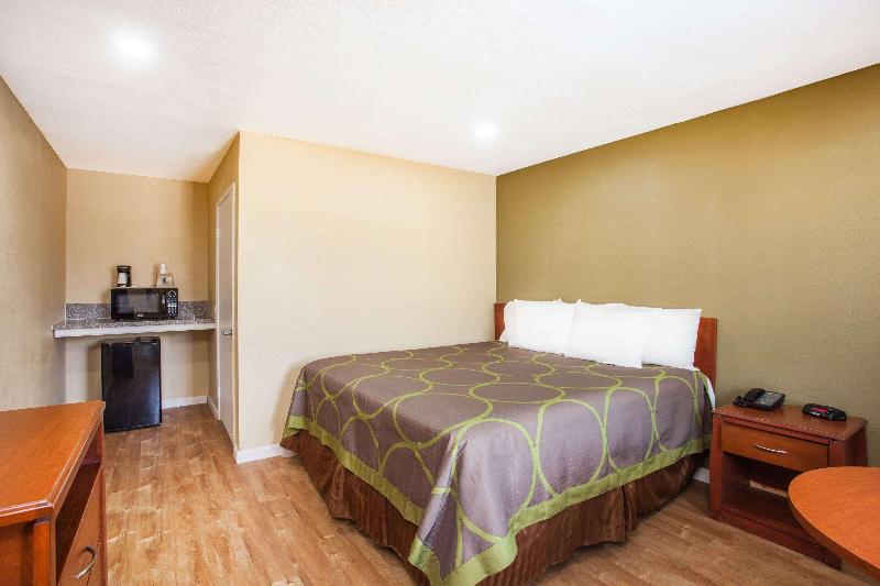 Super 8 by Wyndham Redlands/San Bernardino image
