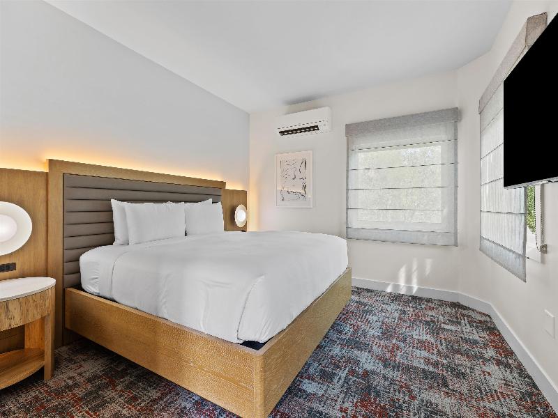 De Novo Springdale Tapestry Collection Hilton image