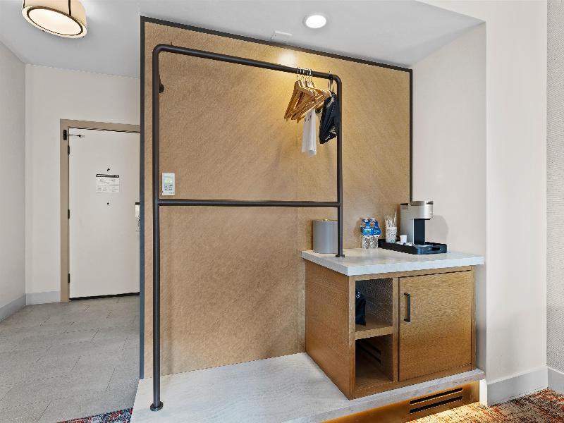 De Novo Springdale Tapestry Collection Hilton image
