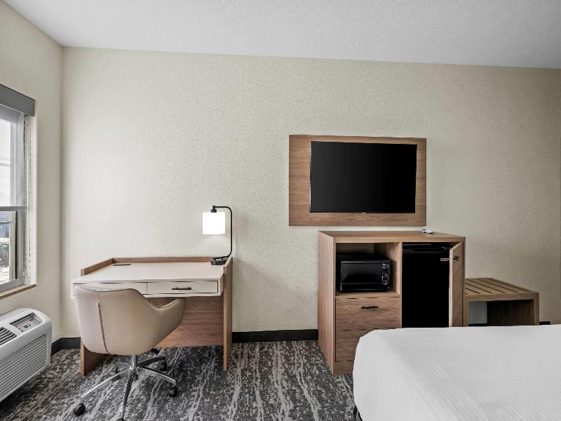 La Quinta Inn & Suites Searcy image