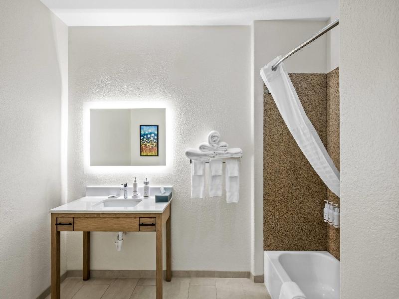 La Quinta Inn & Suites Searcy image