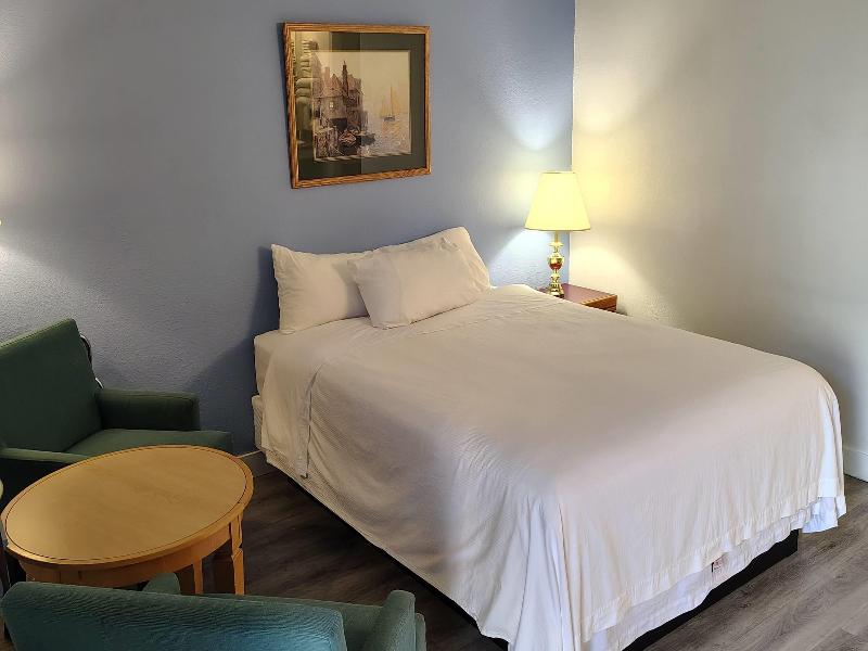 Super 8 By Wyndham Sicamous image