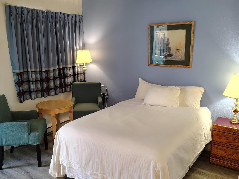 Super 8 By Wyndham Sicamous image
