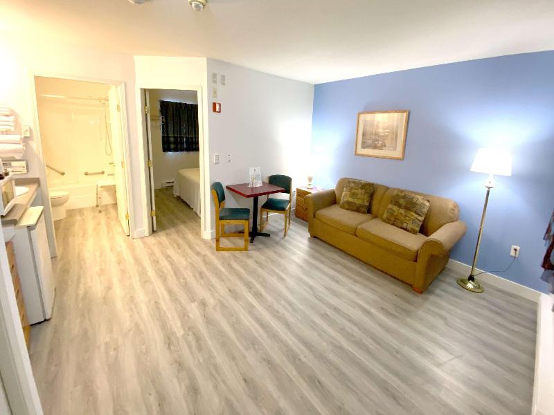 Super 8 By Wyndham Sicamous image
