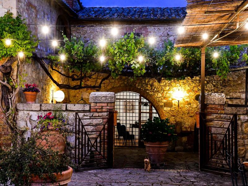 Relais La Chiusa Boutique Inn & Restaurant image
