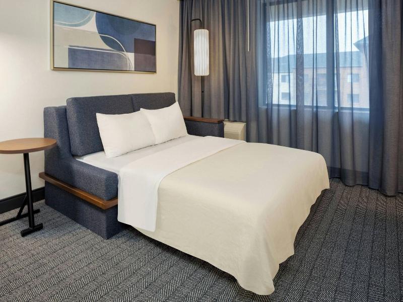 Courtyard By Marriott Springfield Airport image