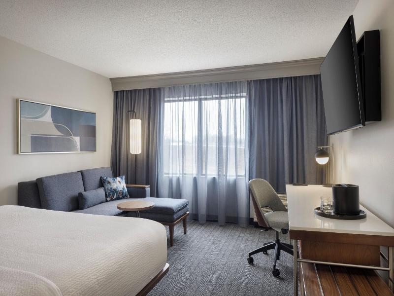 Courtyard By Marriott Springfield Airport image