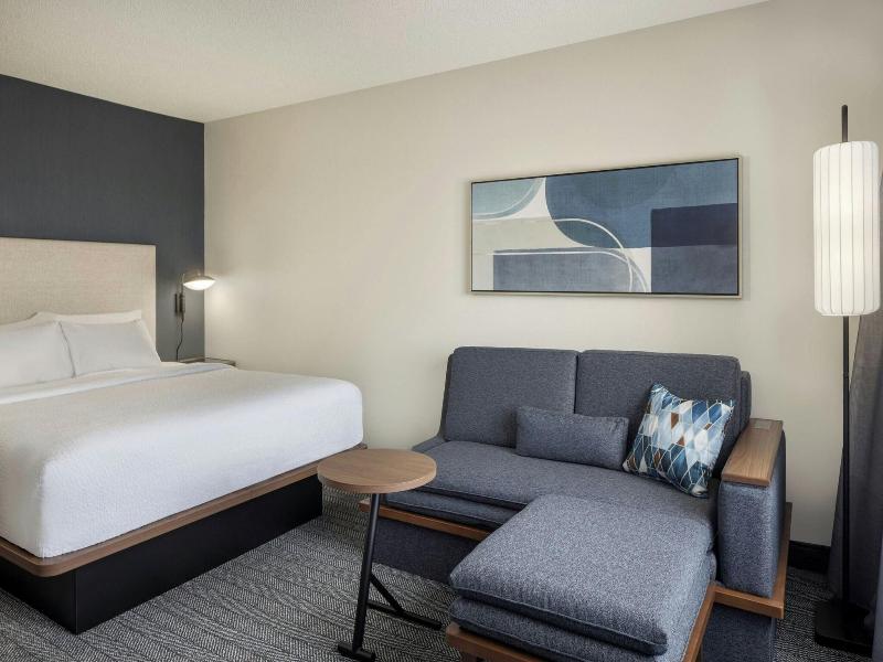 Courtyard By Marriott Springfield Airport image