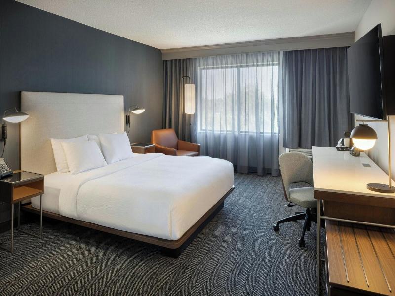 Courtyard By Marriott Springfield Airport image