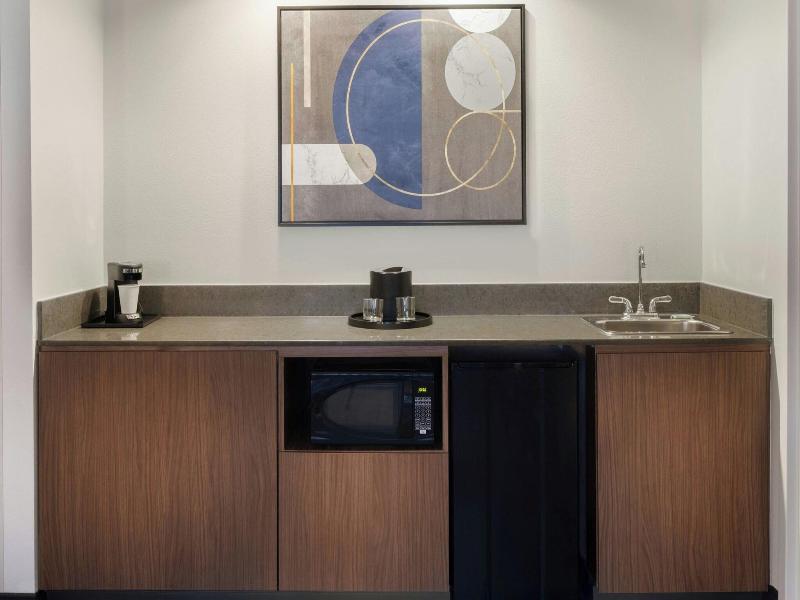 Courtyard By Marriott Springfield Airport image