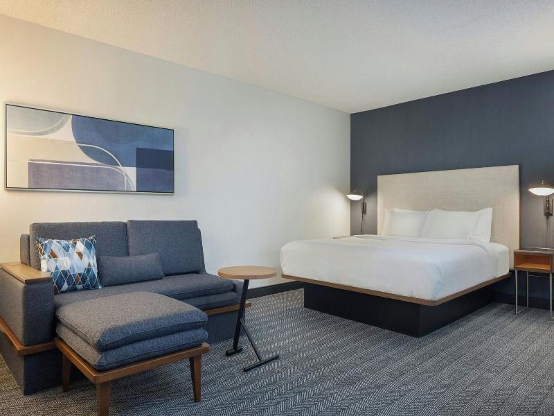 Courtyard By Marriott Springfield Airport image