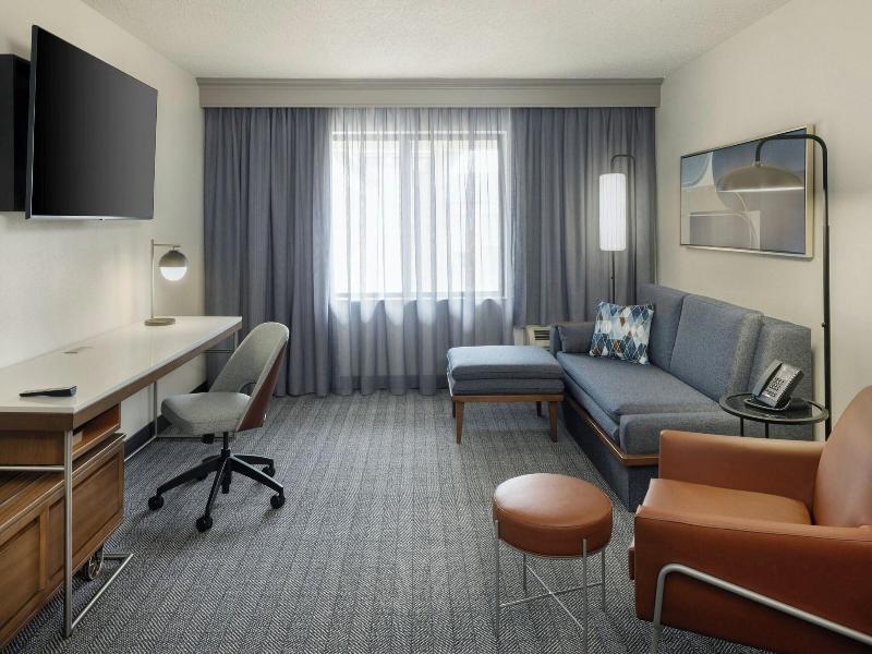 Courtyard By Marriott Springfield Airport image