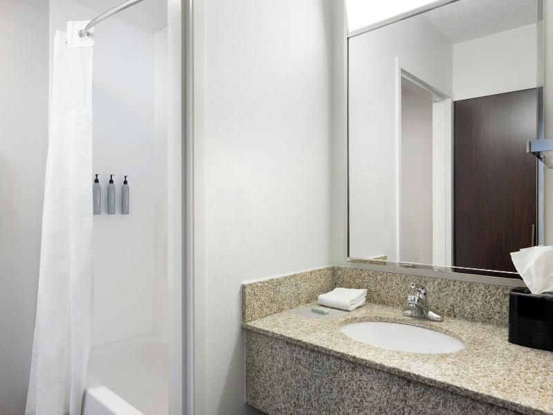 Courtyard By Marriott Springfield Airport image