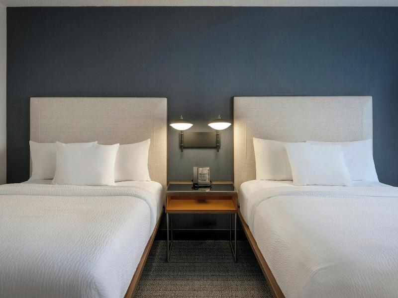 Courtyard By Marriott Springfield Airport image