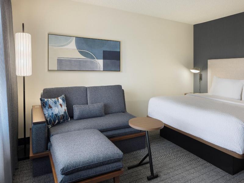Courtyard By Marriott Springfield Airport image