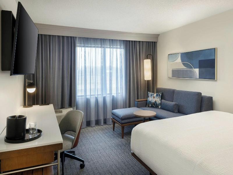 Courtyard By Marriott Springfield Airport image