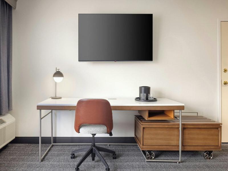 Courtyard By Marriott Springfield Airport image
